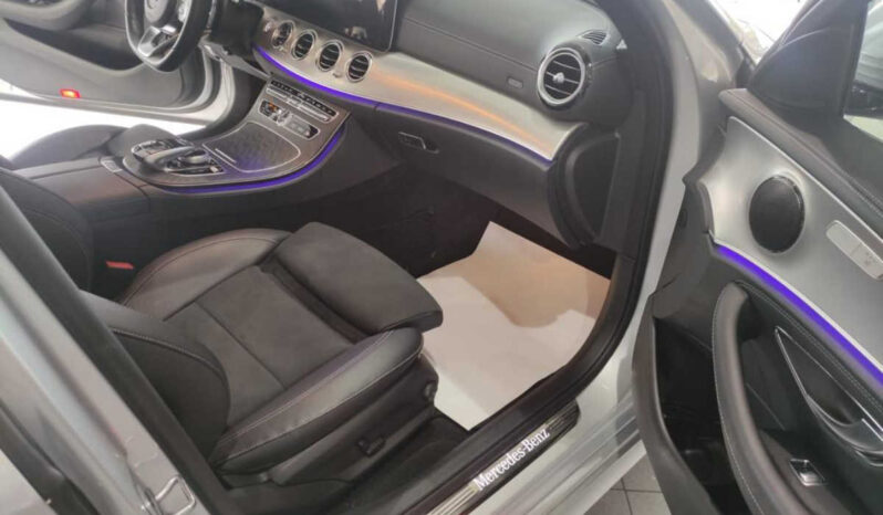 
								MERCEDES CLASE E 300 de completo									