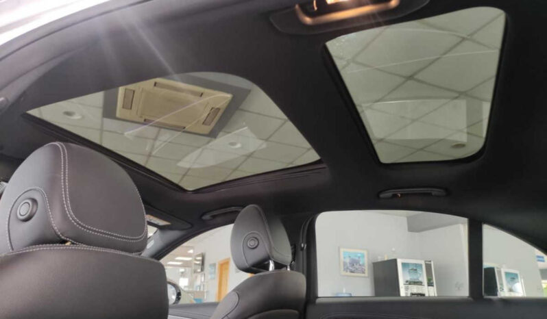 
								MERCEDES CLASE E 300 de completo									