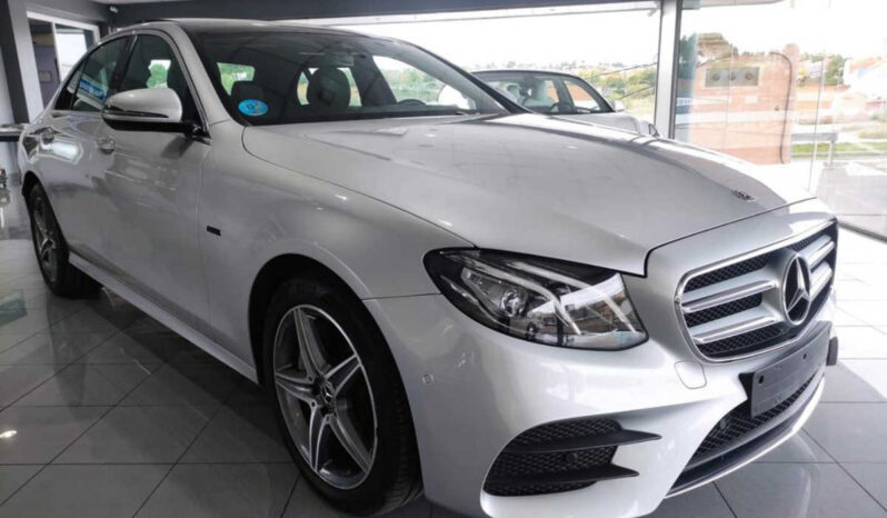 
								MERCEDES CLASE E 300 de completo									